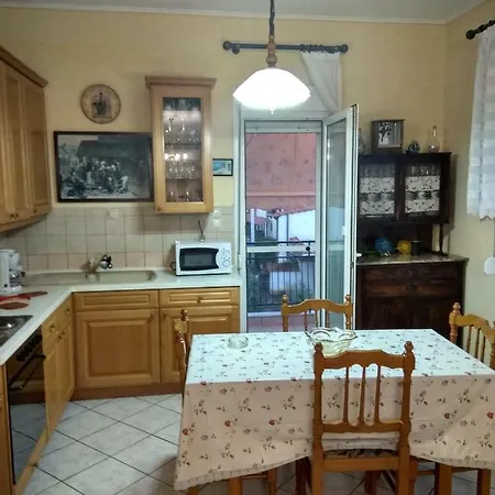 Leoni Apartment *